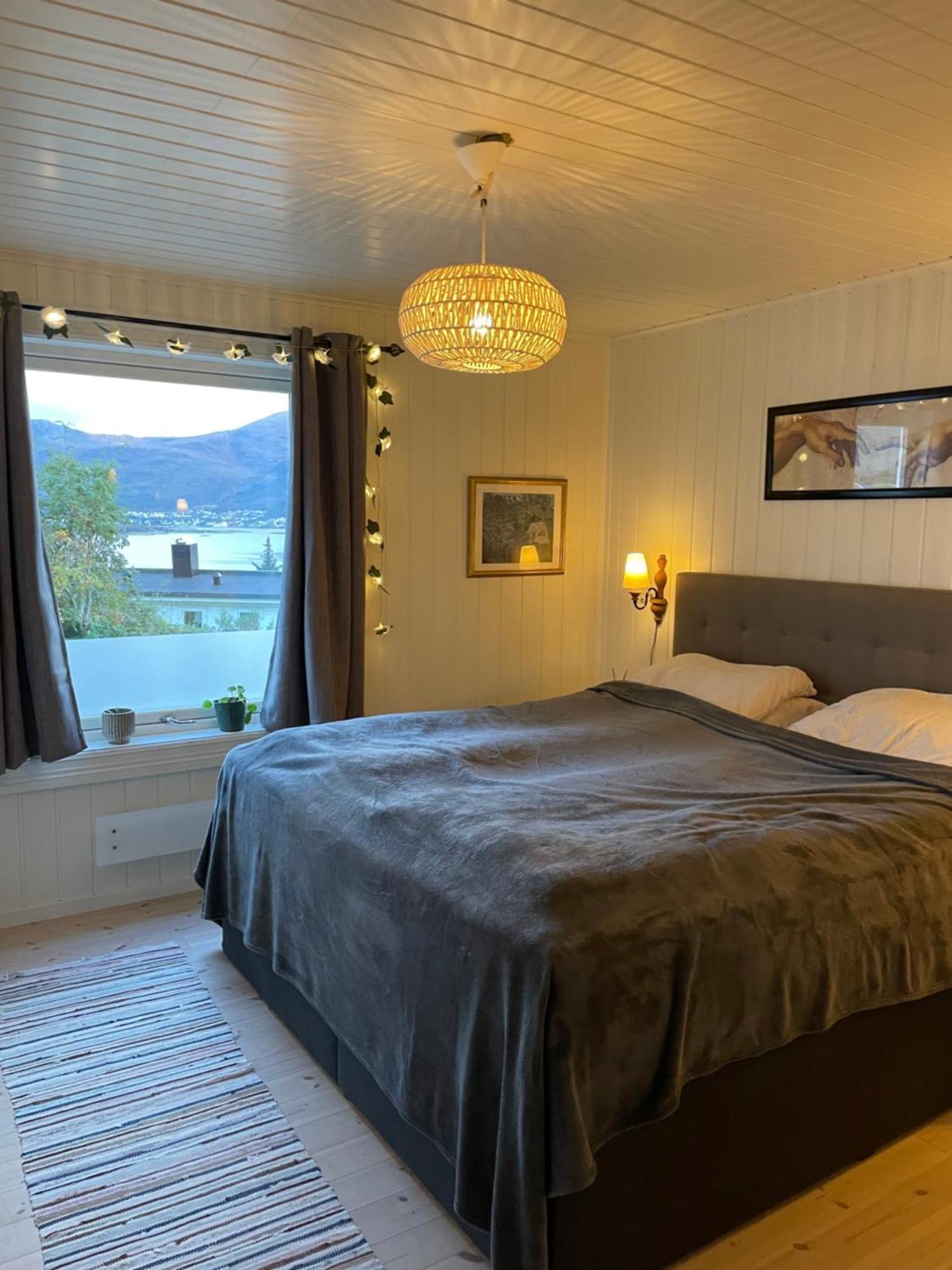 Koselig Leilighet I Sentrum Ålesund Esterno foto